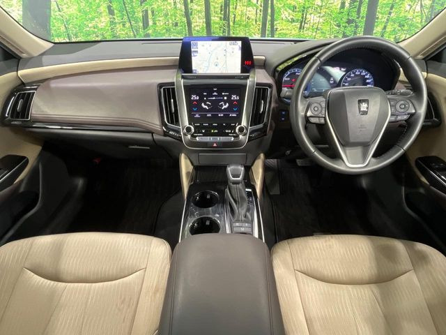 クラウンハイブリッド 2.5 G Four 4WD