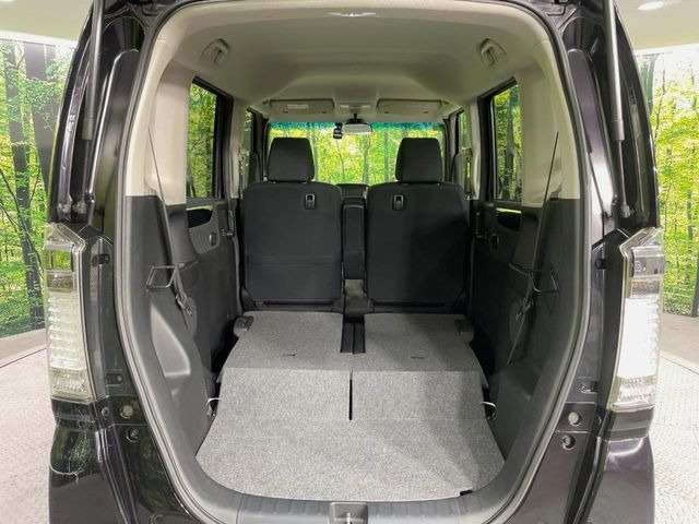 普段のお買い物や通勤、送迎等に十分な荷室スペースを確保しております。セカンドシートを倒すと、大きな荷物の積載も可能です♪