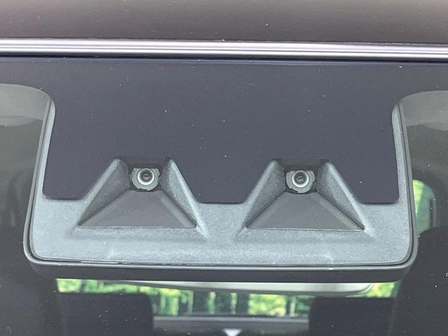 【スマートアシスト】走行中に前方の車両等を認識し、衝突しそうな時は警報とブレーキで衝突回避と被害軽減をアシスト。より安全にドライブをお楽しみいただけます。