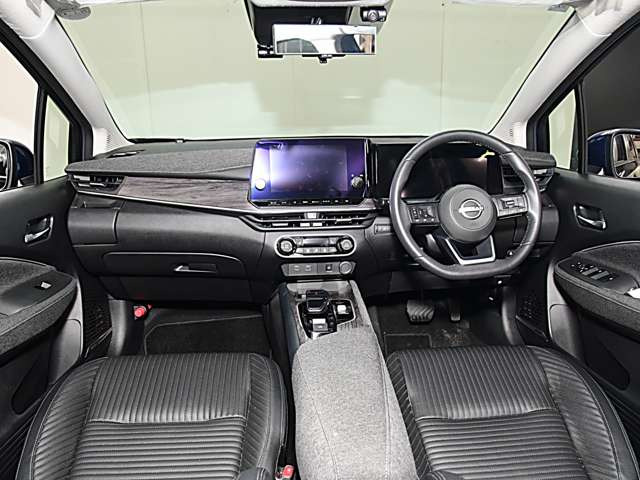ノートオーラ1.2 G FOUR レザーエディション 4WD