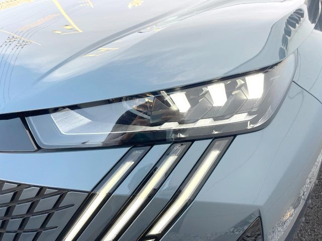 ●LEDヘッドライト:夜間走行時も良好な視界を確保し安心して運転できる高輝度LEDヘッドライトを装備!点灯速度が早く、消費電力も抑えられています。
