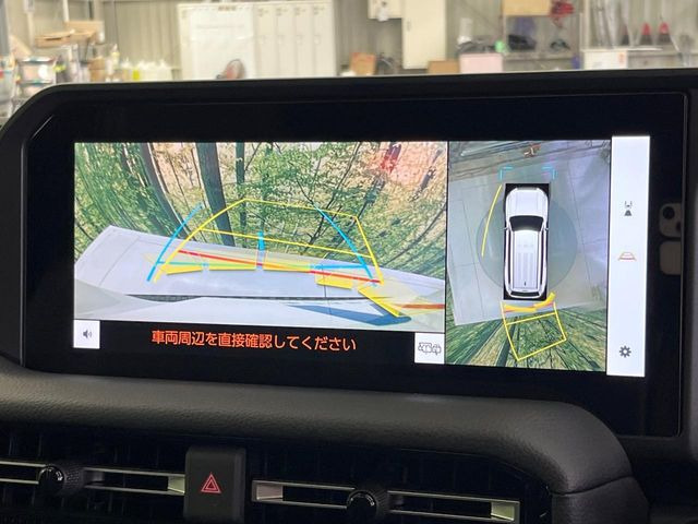 【パノラミックビューモニター】専用のカメラにより、上から見下ろしたような視点で360度クルマの周囲を確認することができます☆死角部分も確認しやすく、狭い場所での切り返しや駐車もスムーズに行えます。