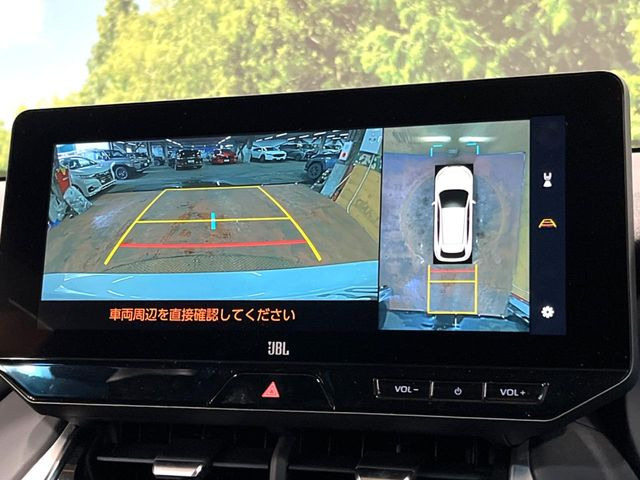 【パノラミックビューモニター】専用のカメラにより、上から見下ろしたような視点で360度クルマの周囲を確認することができます☆死角部分も確認しやすく、狭い場所での切り返しや駐車もスムーズに行えます。