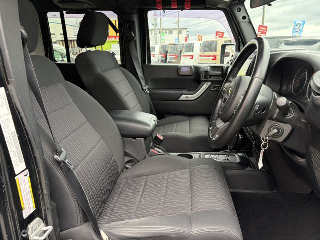 ラングラーアンリミテッド サハラ 4WD