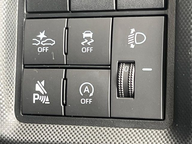 【スマートアシスト】走行中に前方の車両等を認識し、衝突しそうな時は警報とブレーキで衝突回避と被害軽減をアシスト。より安全にドライブをお楽しみいただけます。