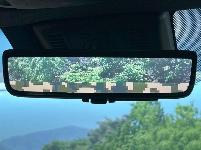 【デジタルインナーミラー】後席の大きな荷物や同乗者で後方が確認しづらい時でも安心!カメラが撮影した車両後方の映像をルームミラー内に表示。クリアな視界で状況の確認が可能です!