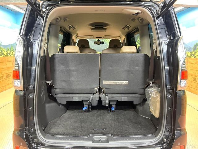 積み下ろしのしやすいデッキにはたっぷりと荷物を積み込んでいただけます。遊びから仕事まで、様々なシーンで頼れます♪