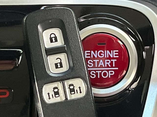 �yHonda�X�}�[�g�L�[�z�J�o����|�P�b�g�ɓ��ꂽ�܂܂ł��h�A�̎{���E�������\�ȃX�}�[�g�L�[�𑕔��B�G���W���̃I���E�I�t�����J�M�����o���K�v����������Ƃ��Ă��֗��ł���