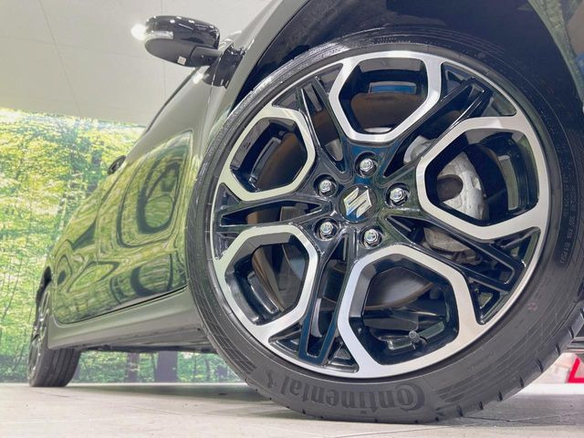 �y����17�C���`�A���~�z�C�[���z�O�ςɃ}�b�`���������A���~�z�C�[���𑕒����Ă���܂��B�e��ЊO�A���~�z�C�[����A�X�^�b�h���X�^�C�����戵�����Ă���܂��B���񂲑��k����������