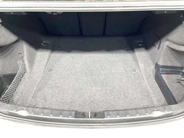 ●トランクルーム:趣味が広がる収容スペース!これだけの広さがあればお買い物やレジャーなどにも最適です!使用感も少なくきれいな状態を維持しております。