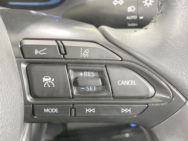 【レーダークルーズコントロール】高速道路での長距離走行が楽に!!自動で速度を保つクルーズコントロールが、衝突軽減システムと連携し、前方の車両を感知して車間を保つように速度調節してくれます!!