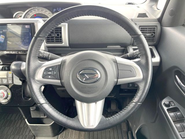 【ステアリングスイッチ】運転中、前方から目線をそらすことなく、オーディオ等の操作が可能な便利機能!安心&快適なドライブを演出してくれます♪