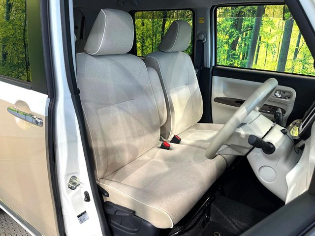 運転席シート廻りは使用感も少なく、良好な状態となっています。丁寧に使われていたことがよくわかりますね。