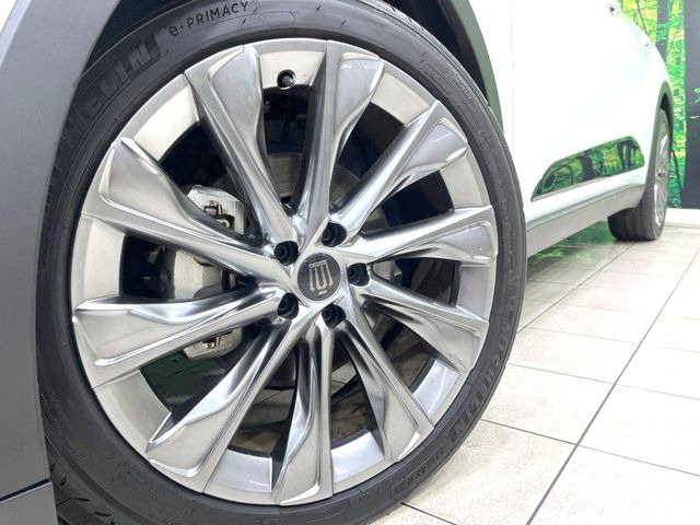 �y����21�C���`�A���~�z�C�[���z�O�ςɃ}�b�`���������A���~�z�C�[���𑕒����Ă���܂��B�e��ЊO�A���~�z�C�[����A�X�^�b�h���X�^�C�����戵�����Ă���܂��B���񂲑��k����������