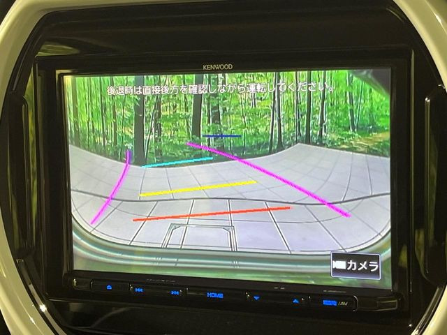 【バックカメラ】駐車時に後方がリアルタイム映像で確認できます。大型商業施設や立体駐車場での駐車時や、夜間のバック時に大活躍!運転スキルに関わらず、今や必須となった装備のひとつです!