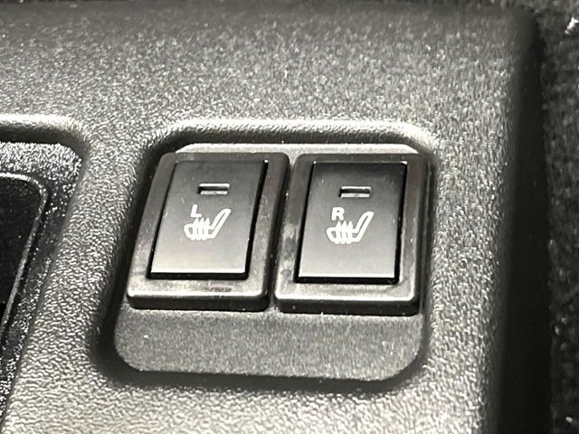 【シートヒーター】寒い日に重宝するシートヒーター!エアコンより早く温まってくれるので寒がりの人も安心ですね♪エアコンの温風は乾燥するから苦手、という方にもをおすすめです。