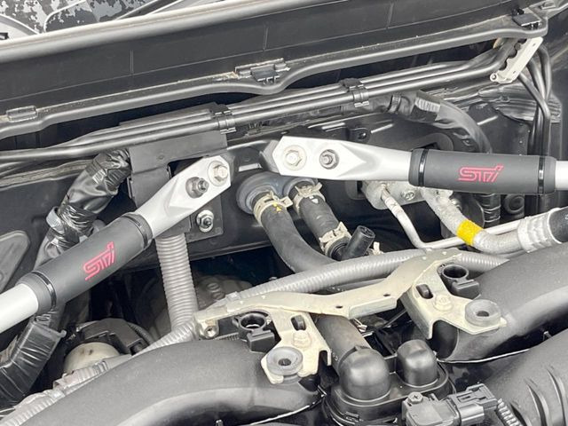 【STIVタワーバー】お車の剛性を高めるタワーバーを装備。よりスムーズなコーナリング走行が可能となり、走りも楽しめます。