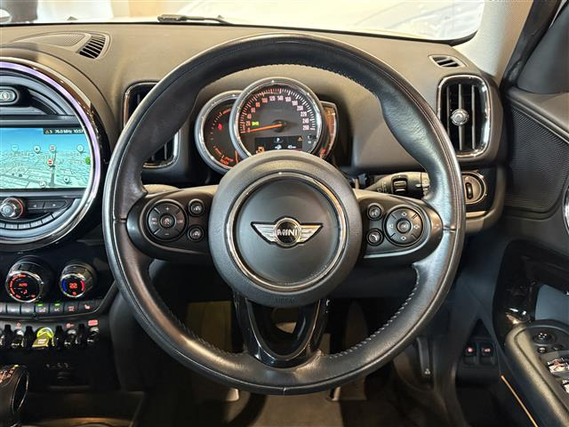 ミニクロスオーバークーパー S E オール4 4WD