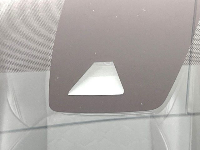【トヨタセーフティセンス】走行中に前方の車両等を認識し、衝突しそうな時は警報とブレーキで衝突回避と被害軽減をアシスト。より安全にドライブをお楽しみいただけます。
