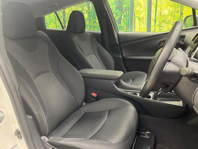 運転席シート廻りは使用感も少なく、良好な状態となっています。前オーナー様が丁寧に使っていたことがよくわかりますね。