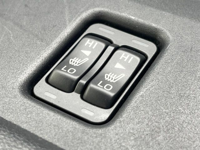 【シートヒーター】寒い日に重宝するシートヒーター!エアコンより早く温まってくれるので寒がりの人も安心ですね♪エアコンの温風は乾燥するから苦手、という方にもをおすすめです。