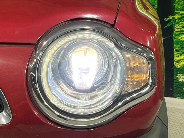 【HIDヘッドライト】非常に明るく前方を照らしてくれるので、悪天候や夜間の走行時も視界良好で安心してお乗りいただけます。