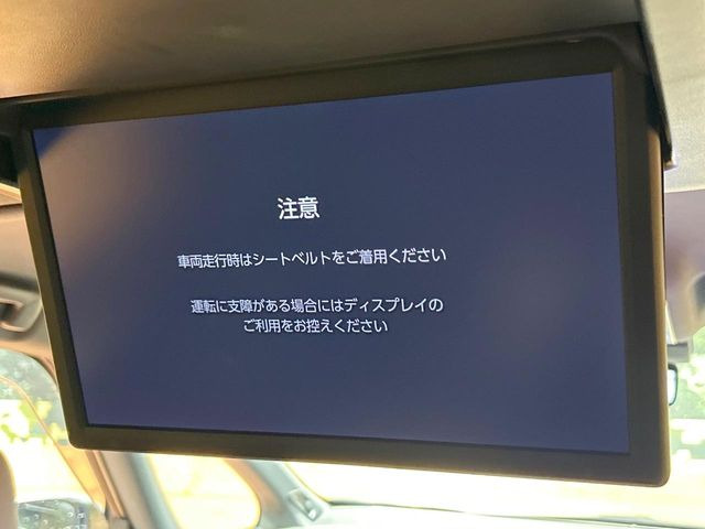 【14型有機ELフリップダウン】三列目からでも迫力のエンタメが観れる大画面フリップダウン。有機ELのモニターでは、一般的なフリップダウンよりも高コントラストでキレイな映像を楽しめます。