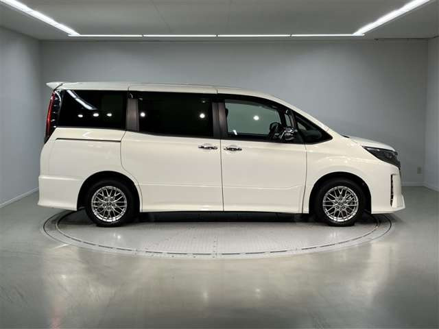 ノア1.8 ハイブリッド Si W×B II