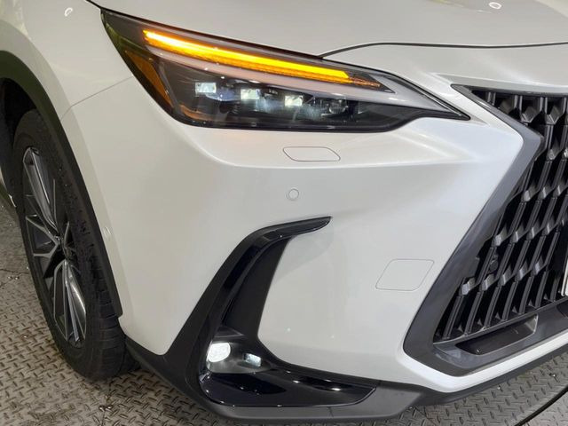 【三眼LEDヘッドライト】スタイリッシュな見た目の三眼LEDヘッドライトを装備♪スタイルだけでなく、夜間の走行も視界良好で安心してお乗りいただけます。