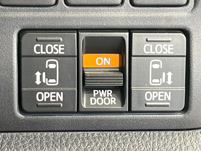 【両側パワースライドドア】スマートキーや運転席のスイッチで後席両側スライドドアの開閉が可能♪電動だから力を入れてドアを開ける必要が無く、小さなお子様でも簡単に開け閉めでき快適です♪