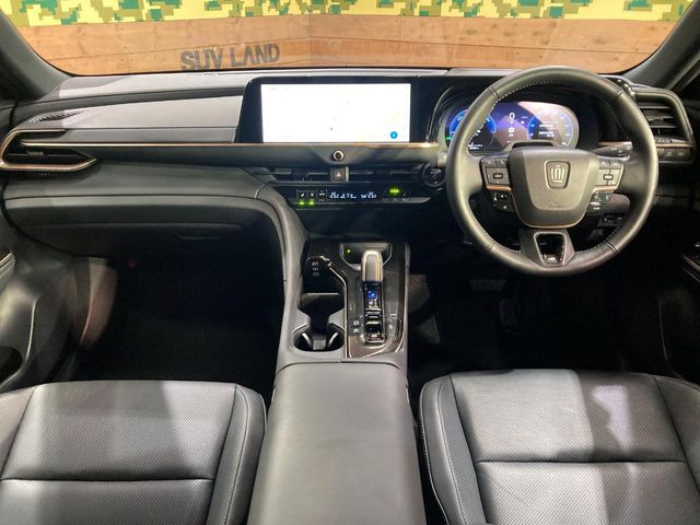 クラウンスポーツ2.5 Z E-Four 4WD