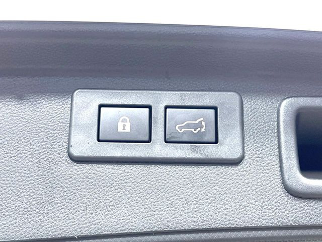 【パワーバックドア】スマートキーや運転席のボタンを押すだけでリアゲートが自動で開閉します!荷物を持っている時や、高い位置にあるバックドアを閉める際に便利な機能です♪