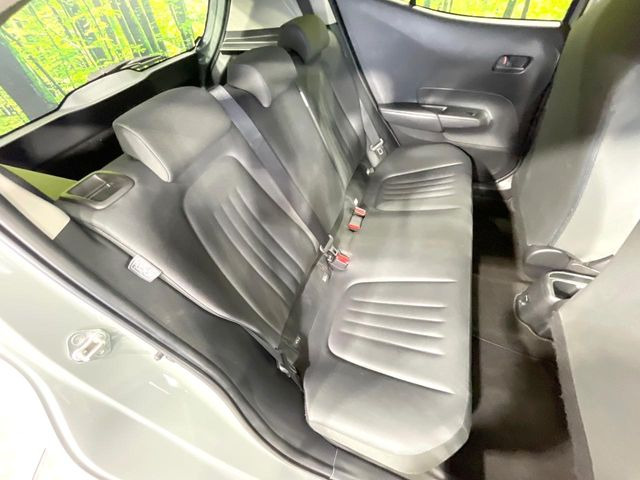 後部座席も気になるようなキズ・汚れやへたり等、大きなダメージはなく、良好な状態です。