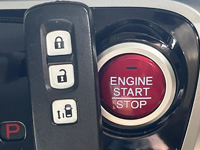 �yHonda�X�}�[�g�L�[�z�J�o����|�P�b�g�ɓ��ꂽ�܂܂ł��h�A�̎{���E�������\�ȃX�}�[�g�L�[�𑕔��B�G���W���̃I���E�I�t�����J�M�����o���K�v����������Ƃ��Ă��֗��ł���