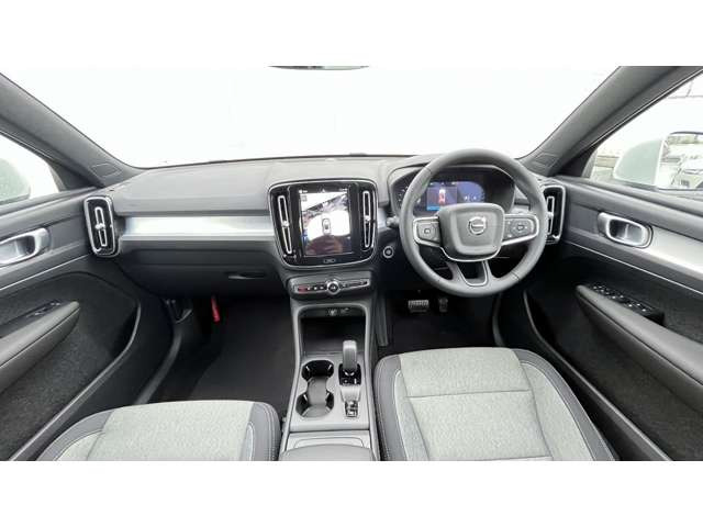 XC40エッセンシャル B3