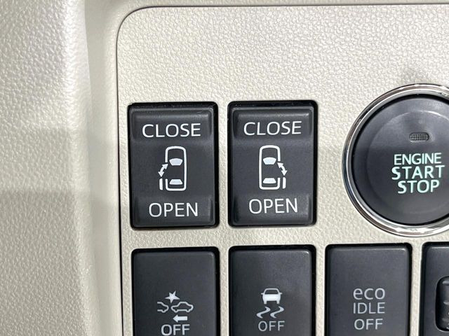 【両側パワースライドドア】スマートキーや運転席のスイッチで後席両側スライドドアの開閉が可能♪電動だから力を入れてドアを開ける必要が無く、小さなお子様でも簡単に開け閉めでき快適です♪
