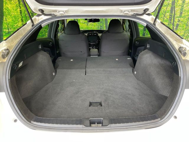 積み下ろしのしやすいデッキにはたっぷりと荷物を積み込んでいただけます。遊びから仕事まで、様々なシーンで頼れます♪