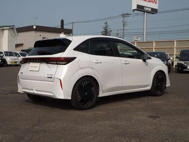 ノートオーラ1.2 G FOUR レザーエディション 4WD