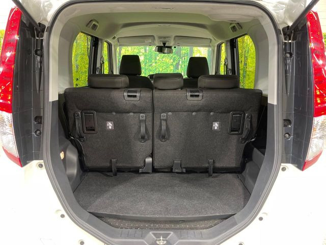 普段のお買い物や通勤、送迎等に十分な荷室スペースを確保しております。セカンドシートを倒すと、大きな荷物の積載も可能です♪