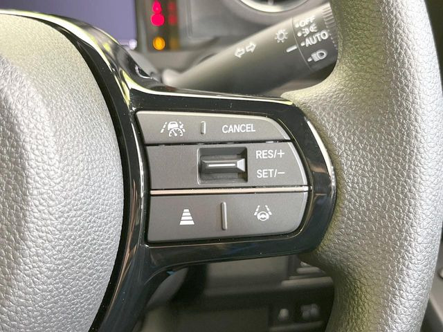 【アダプティブクルーズコントロール】高速道路での長距離走行が楽に!!自動で速度を保つクルーズコントロールが、衝突軽減システムと連携し、前方の車両を感知して車間を保つように速度調節してくれます!!