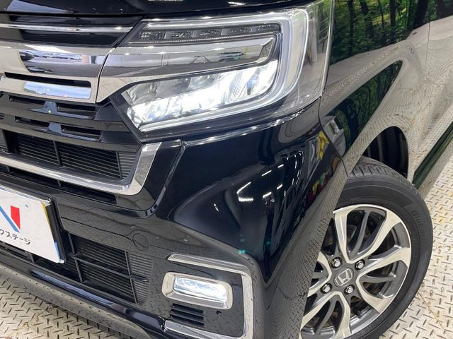 【シーケンシャルターンランプ付きLEDヘッドライト】人気の『流れるウィンカー』付きのLEDヘッドライトを装備♪高級感はもちろん、点灯時は存在感たっぷりで他車からも認識されやすく安心です。