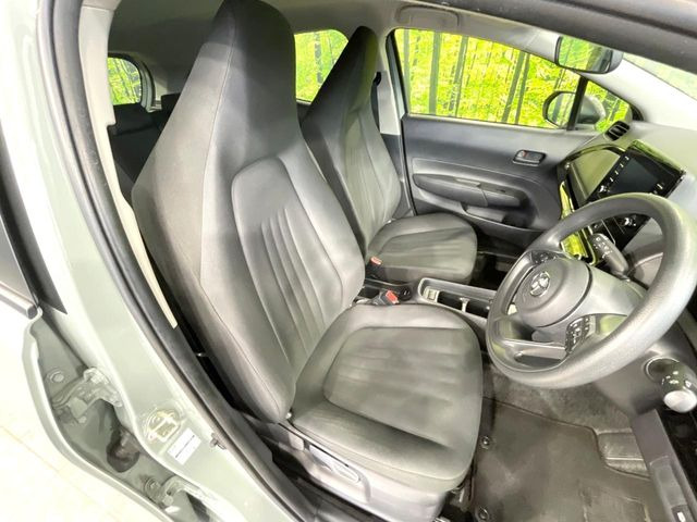 運転席シート廻りは使用感も少なく、良好な状態となっています。丁寧に使われていたことがよくわかりますね。