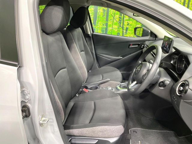 運転席シート廻りは使用感も少なく、良好な状態となっています。丁寧に使われていたことがよくわかりますね。