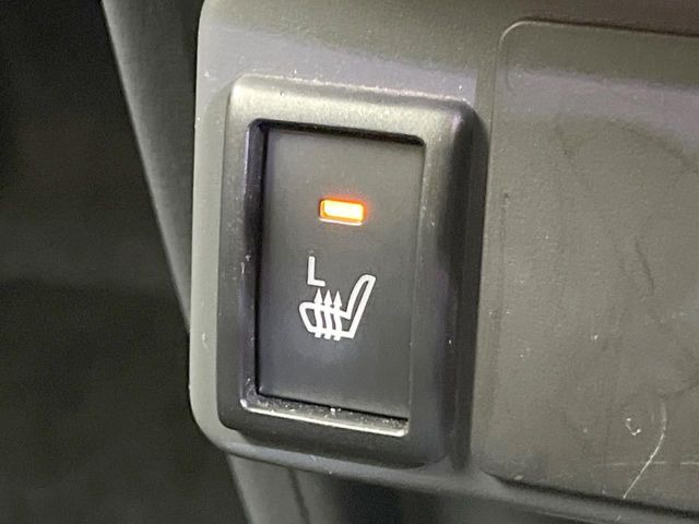 【シートヒーター】寒い日に重宝するシートヒーター!エアコンより早く温まってくれるので寒がりの人も安心ですね♪エアコンの温風は乾燥するから苦手、という方にもをおすすめです。