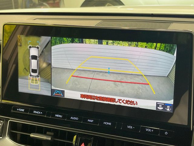 【パノラミックビューモニター】専用のカメラにより、上から見下ろしたような視点で360度クルマの周囲を確認することができます☆死角部分も確認しやすく、狭い場所での切り返しや駐車もスムーズに行えます。