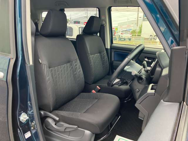 使用感のないきれいな運転席シートです!