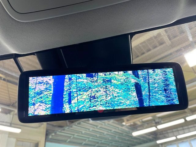 【デジタルインナーミラー】後席の大きな荷物や同乗者で後方が確認しづらい時でも安心!カメラが撮影した車両後方の映像をルームミラー内に表示。クリアな視界で状況の確認が可能です!