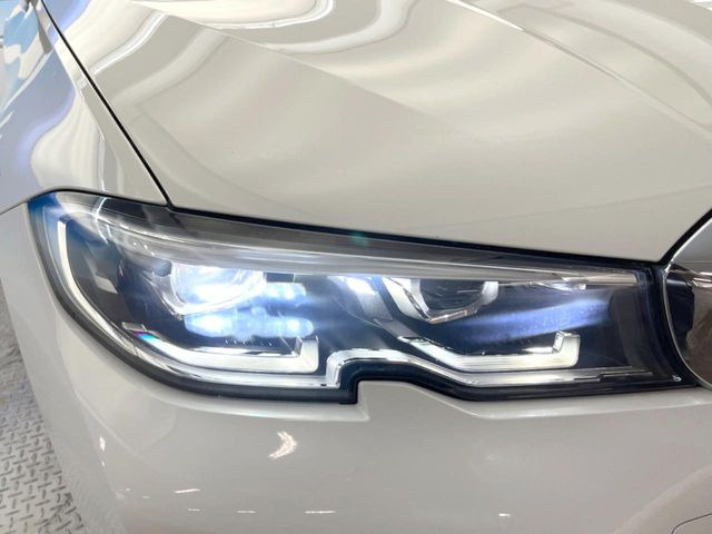 ●LEDヘッドライト:夜間走行時も良好な視界を確保し安心して運転できる高輝度LEDヘッドライトを装備!点灯速度が早く、消費電力も抑えられています。