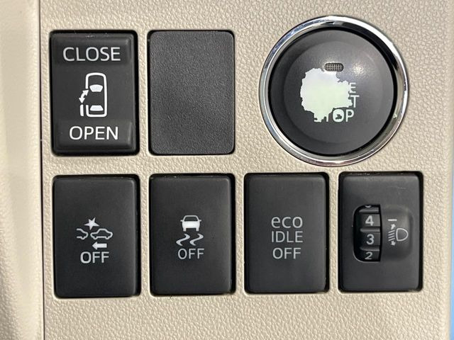 【パワースライドドア】スマートキーや運転席のスイッチでスライドドアの開閉が可能♪電動だから力を入れてドアを開ける必要が無く、小さいお子様でも、重い荷物を持っている時もラクに開け閉めできます♪