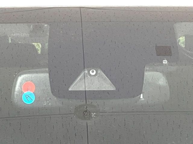 【トヨタセーフティセンス】走行中に前方の車両等を認識し、衝突しそうな時は警報とブレーキで衝突回避と被害軽減をアシスト。より安全にドライブをお楽しみいただけます。